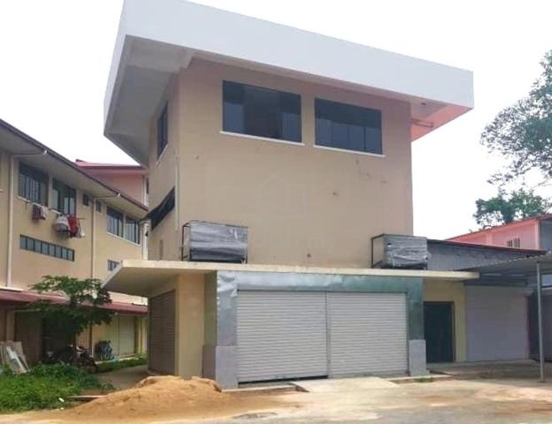Shoplot with Built-In Cold Room 1