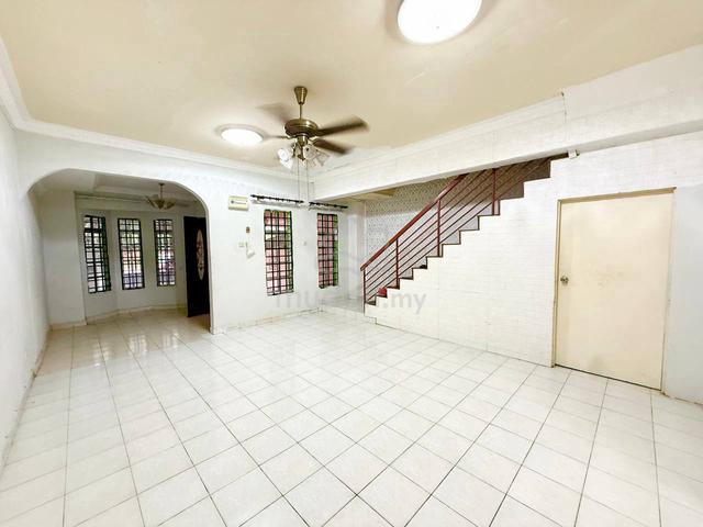FACING OPEN Double Storey House Bandar Tasik Kesuma Fasa 1M Beranang 1