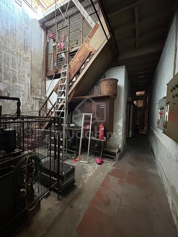 Value buyer prewar shophouse at Georgetown UNESCO ZONE 1