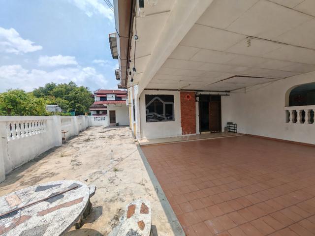 Taman Ria Batu Berendam | Double Storey Corner Lot | Extra Land 1