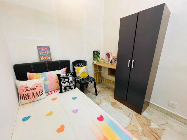 Single Room at Usj2 near Lrt Fully Furnish Zero Deposit Nice Room 1