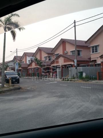 Rumah Teras Bandar Putra, Tanjung Lumpur, Kuantan 1