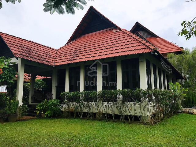 Balinese Style Double Storey Bungalow Banang Golf & Country Villa 1