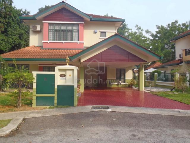 Bungalow (end lot) with extra land, F/Hold 1