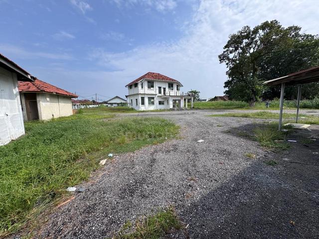 For Rent 2 Bungalows Klebang facing main road 1