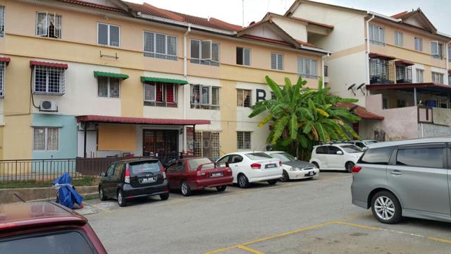 Dahlia apartment, Bukit Beruntung, Rawang 1