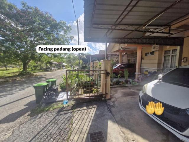 Depan padang permainan - 1 tingkat 1