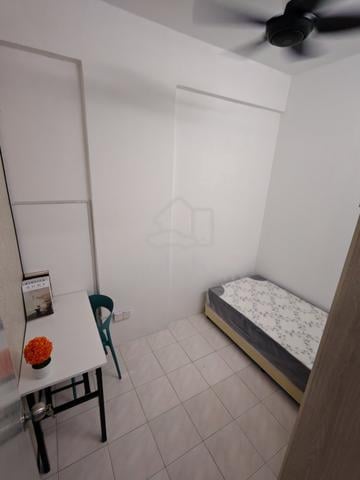 Room walking distance to USM 1