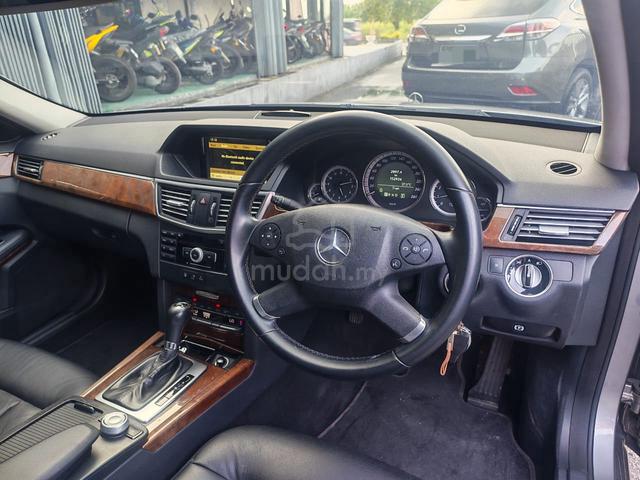2011 Mercedes Benz E200 CGI BlueEFCY Boleh Loan - 5