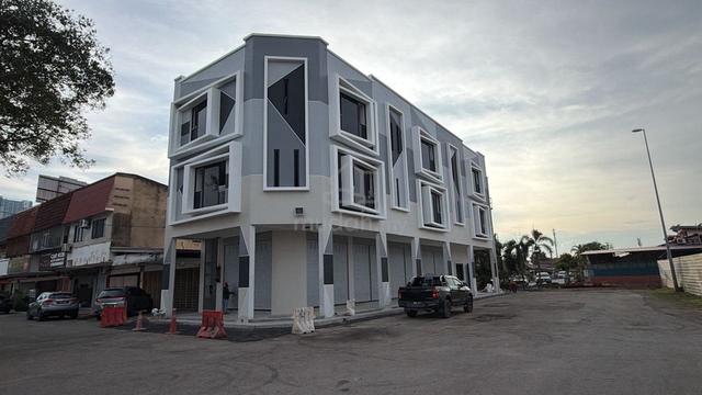 STRATEGIC BRAND NEW CORNER Ground Floor Shop @ Kota Laksamana 1