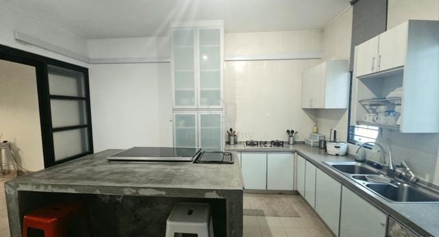 Bangi Avenue 3 Storey, Solar Panel, Full Aircond, Renovated, For Rent 1