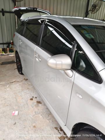 2011 Toyota WISH 2.0 G (A) - 1