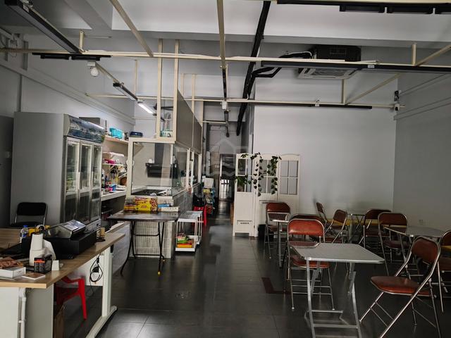 Ground floor renovated cafe for rent bandar botanic klang near lrt 1