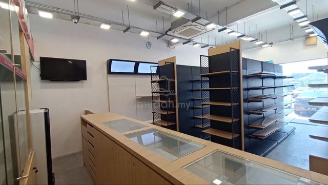 Jelapang square ground floor for rent with cabinet included 1