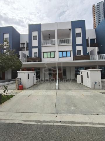 Fully Furnished Ayden Townhouse @ Kota Warisan, Sepang 1