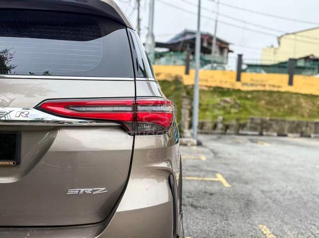 Toyota FORTUNER 2.7 SRZ 4X4 GR Bodykit 7Seater 2.4 - 5