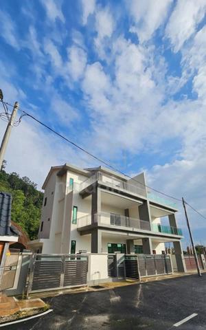 Brand New 3 Storey Semi-Detached House 1