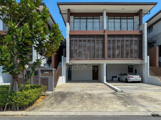 Renovated 3 Storey Terrace The Mulia Residence Cyberjaya 1