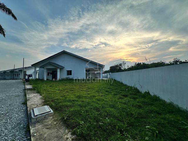 Corner Setingkat Teres Rumah Bahau Mahsan Serting Jempol (60'x65'} 1