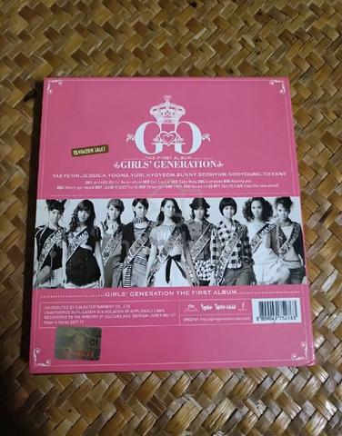 Girls' Generation (SNSD) - The 1st Album - photo 2 of 4