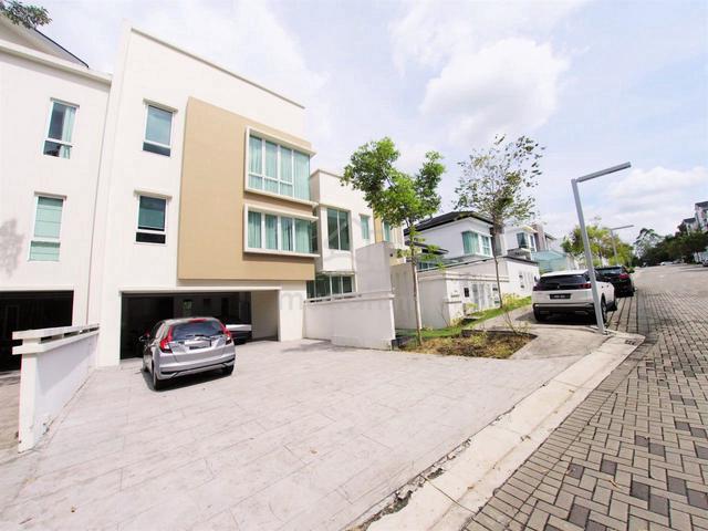 PRIVATE LIFT & POOL 3 Storey Twin Villa, Contours Taman Melawati KL 1