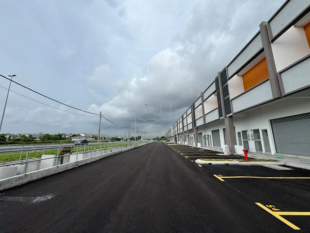 Facing Main Road Taman Klang Utama Brand New 2 Storey Shop Lot Rent 1