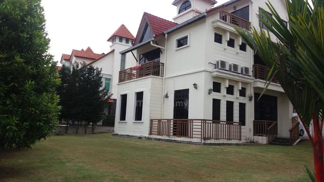 3 storey bungalow Asia Hills@Gelugor 1