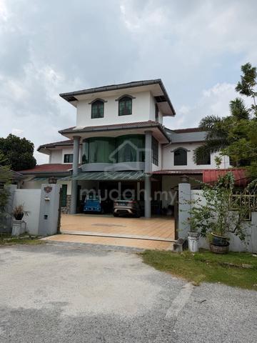 Rumah Banglo Besar 1