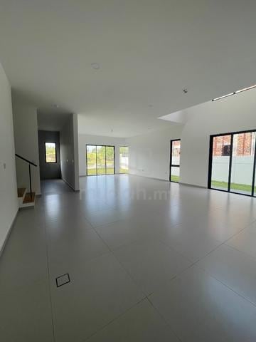 freehold,semi d,double stroey,facing golf view,bigger,cheaper 1