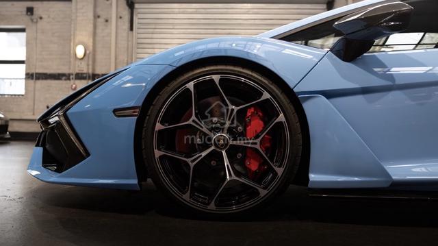 2024 Lamborghini Revuelto CARBON PACK / LOW MILES - 4