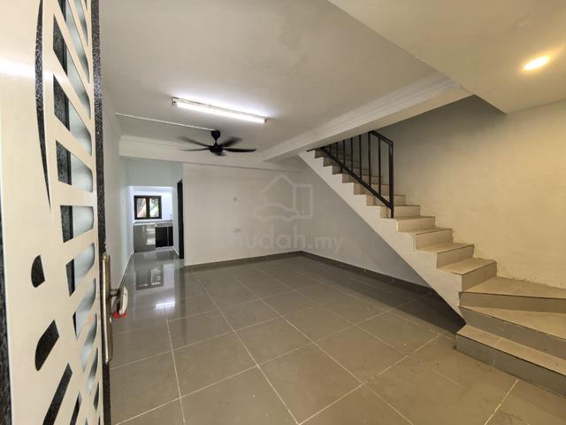 Taman Daya Double Storey Terrace House 1