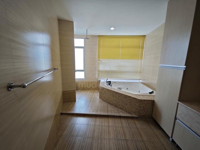 The View Condominium (Twin Towers) 5