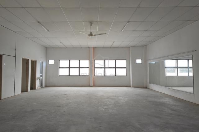 (ECM) Adjoining Shop Office in the Heart of Town 1