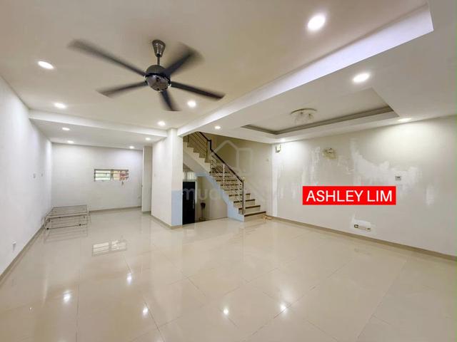 Landed 3 Storey Townhouse Jelutong Richmont Residence Good Condition 1