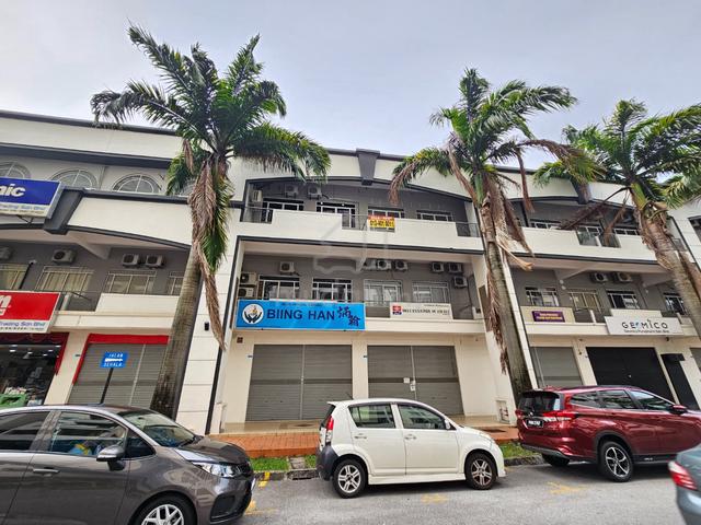 3 storey shop house at d'piazza mall bayan baru for rent 1