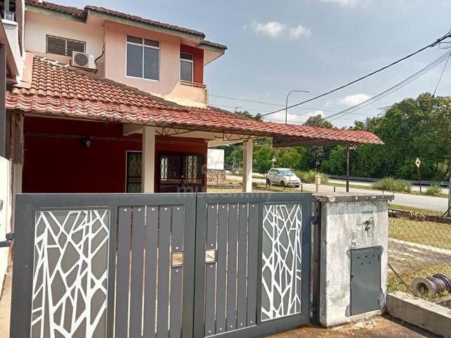 Corner Lot House Salak Tinggi For Rent 1