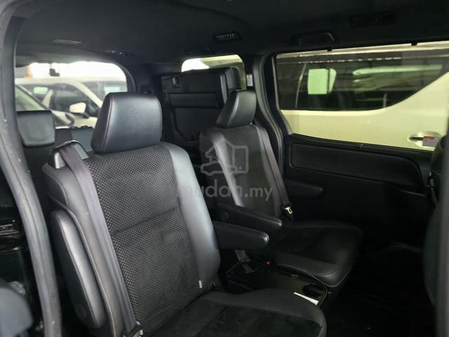 2021 Toyota VOXY 2.0 ZS KIRAMEKI III (A) - 4