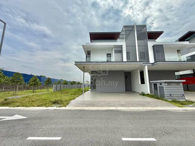 Corner Lot 3 Storey Semi D, Broadleaf Residences, Kota Kemuning 1