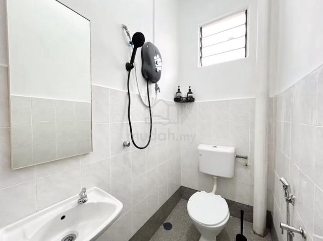 Corner unit damarasara for rent 1