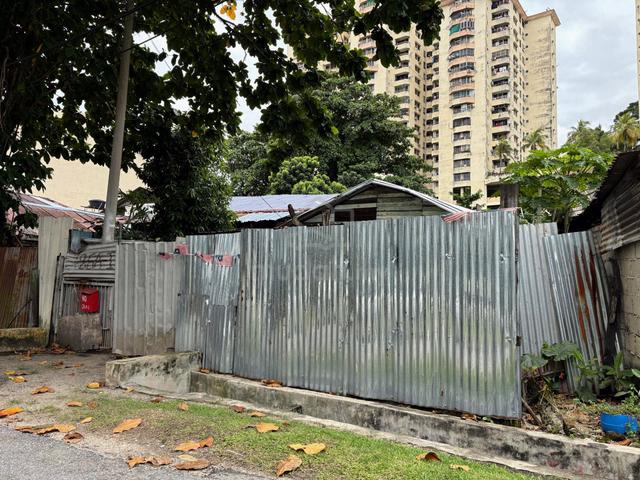 Jalan kolam air 3 sentul 2287sf freehold with wooden house 1