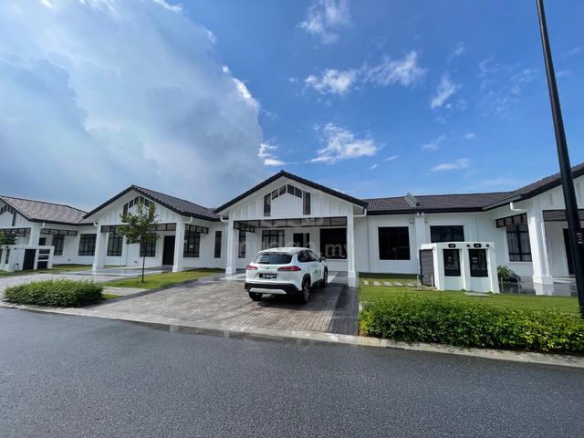 SINGLE storey COURTYARD HOME @ Norton garden Eco grandeur ( NEW ) RENT 1