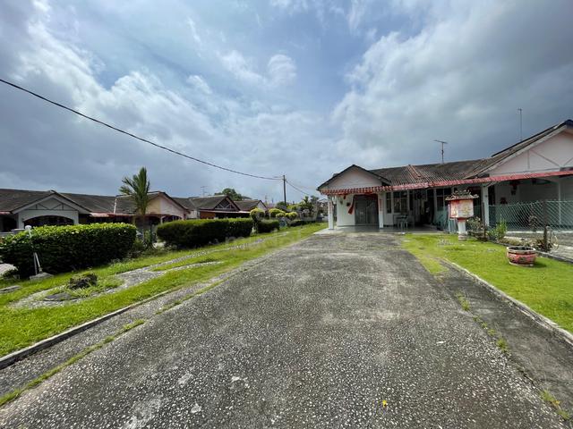 Taman Teratai / Taman University Single Storey Terrace Corner Lot 1