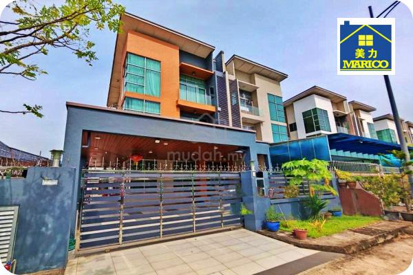 3-storey Semi-D House at Taman Bukit Hijau, Kota Kinabalu 1