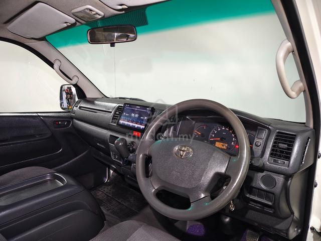 2016 Toyota Hiace 2.5 WINDOW VAN 5-Years Warranty - 4