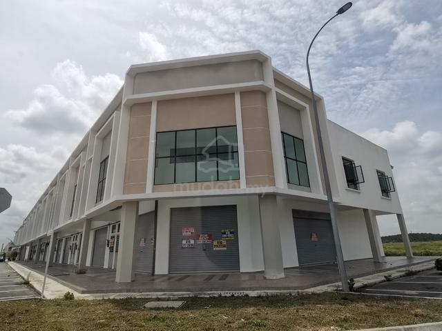 Extra large Corner Shop with glass panel at Krubong Utama for Rent 1