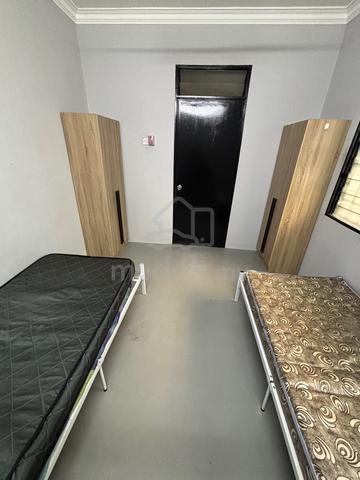 Bilik Besar (2 Katil Single) di Mentari Court 1