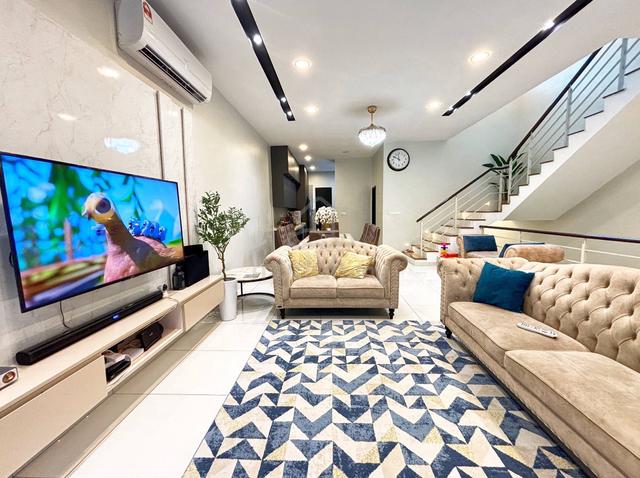 Fully Renovated 3 Storey Spacious Tiara South Semenyih 1