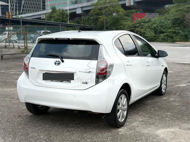 2013 Toyota PRIUS C 1.5 (HYBRID) (A)ORI PAINT & KM - 4