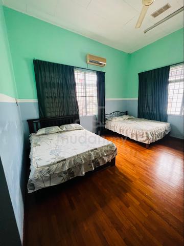 Big Master Bedroom for Rent at Taman Universiti 1