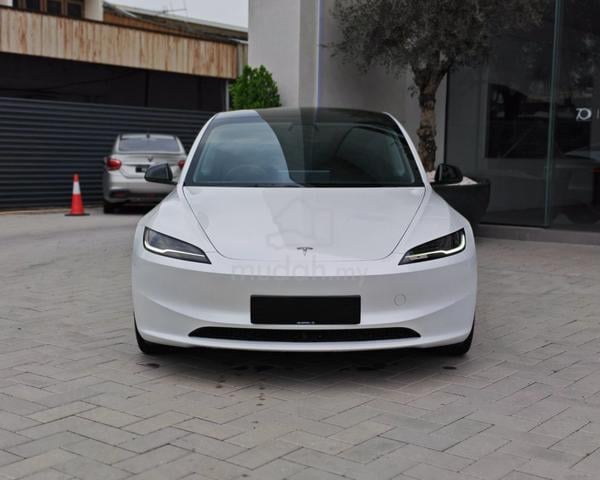 Tesla Model 3 Long Range AWD (2025) - 2